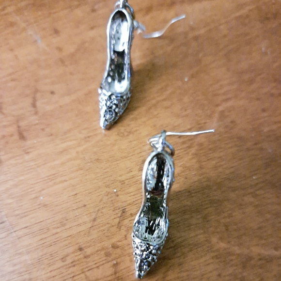 Earrings - Picture 1 of 2